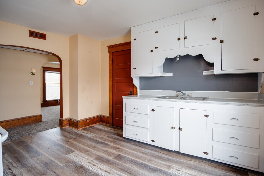 Building Photo - 33 W Main St