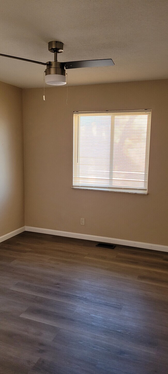 new hardwood floor, ceiling fan, new doors - 10001 kodiak Dr