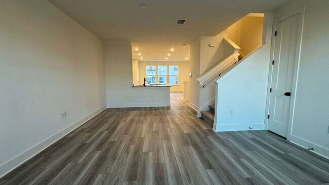 Building Photo - 15244 Groveside