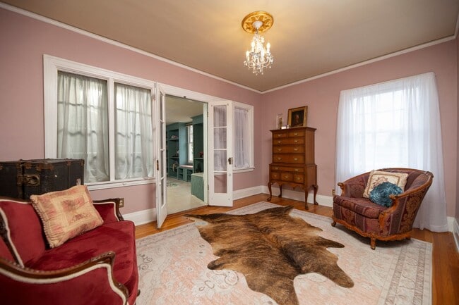 Building Photo - WONDERFUL HISTORIC 5 BED 3 BATH PROPERTY WITH CARRIAGE HOUSE