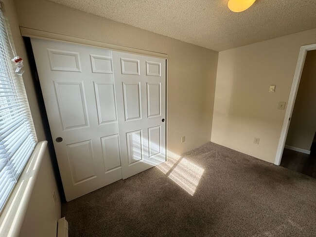 Building Photo - 498/A/