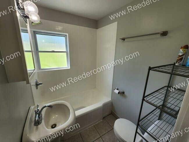 Building Photo - Charming 2 Bedroom Home in Hebron