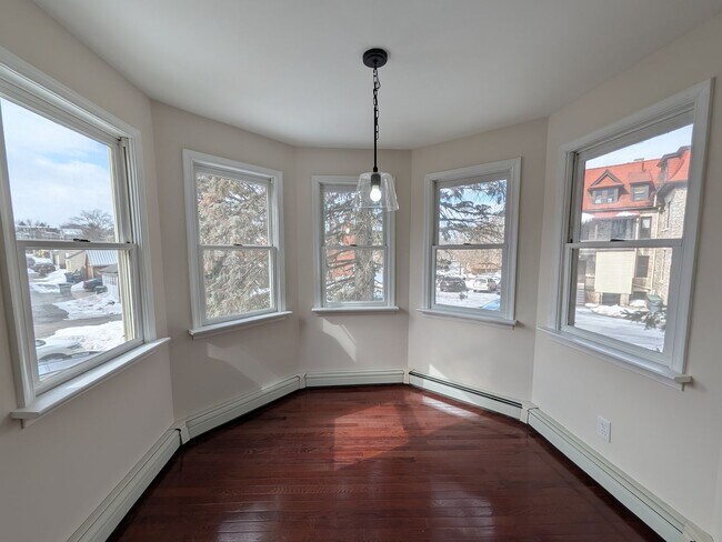 Building Photo - 416 Main St