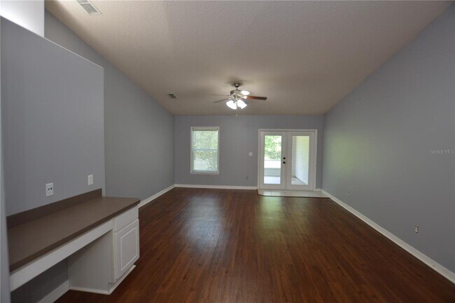 Building Photo - 42 Farmsworth Dr