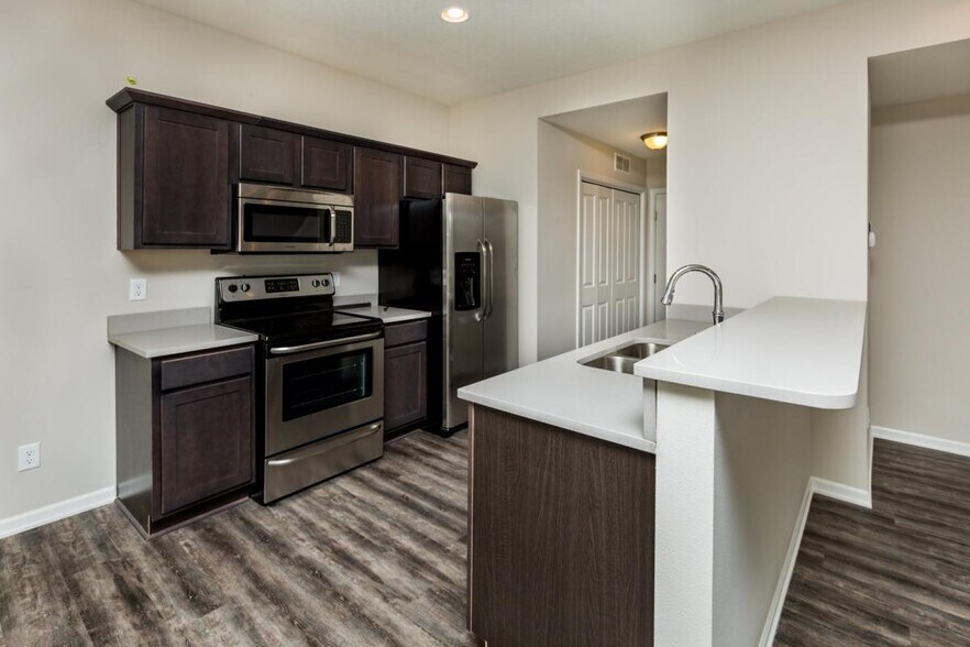 Building Photo - 923 SE 10th Ln