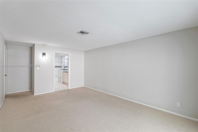 Building Photo - 565 NE Olive Way