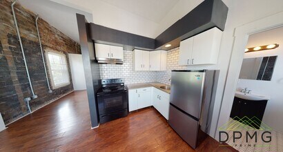 Building Photo - 108 S Hosmer St