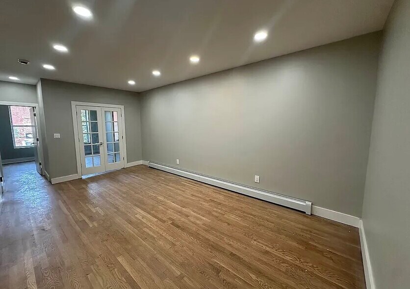 Building Photo - 818 Macdonough St