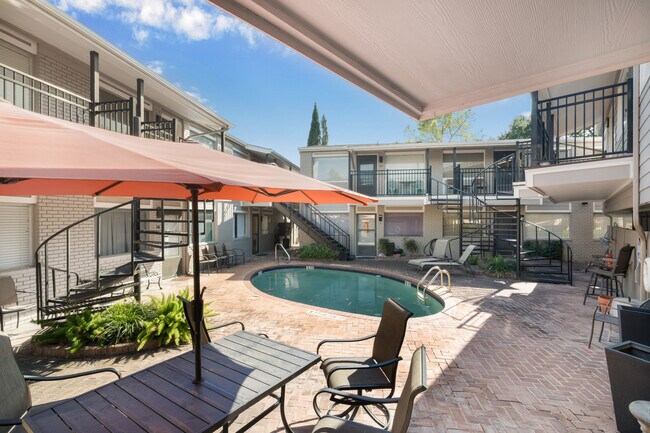 Building Photo - 309 Stratford St