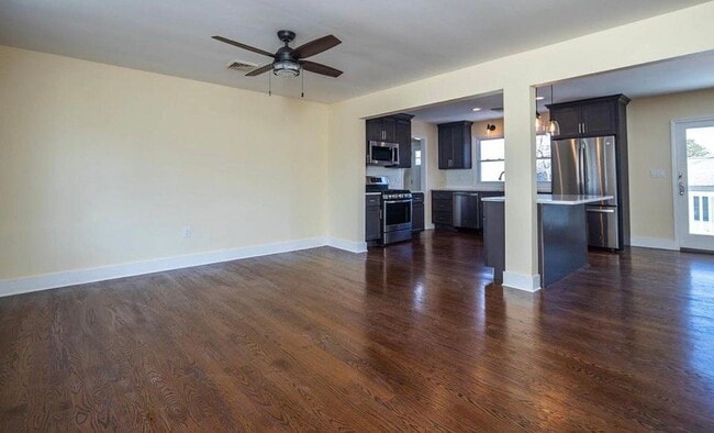 Building Photo - Single Family Home