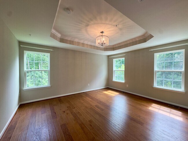Building Photo - 1302 Dickinson Ct