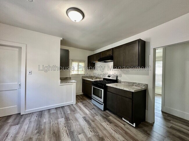 Building Photo - 2528 Hoyt St