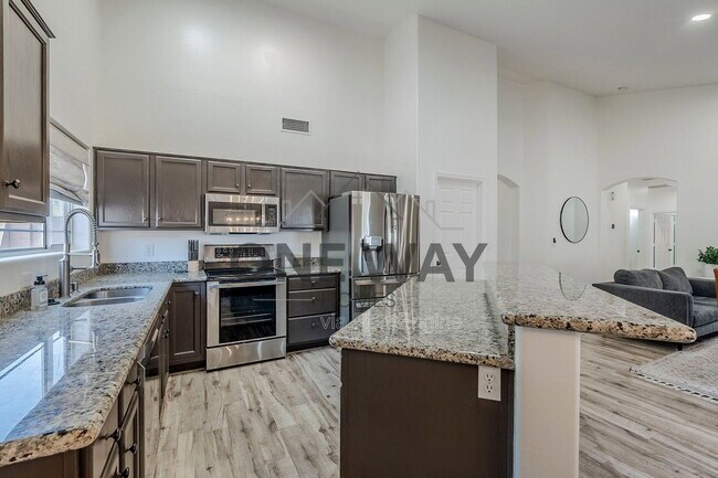 Building Photo - 760 N Swan Dr