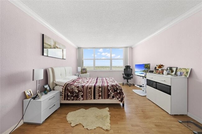 Building Photo - 2201 S Ocean Dr