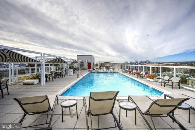 Building Photo - 1330 New Hampshire Ave NW