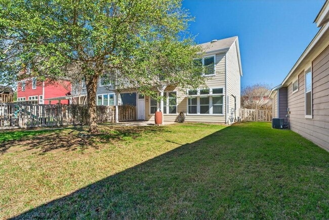 Building Photo - 2068 Herzog