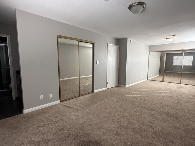 Building Photo - 8745 Isola Dr