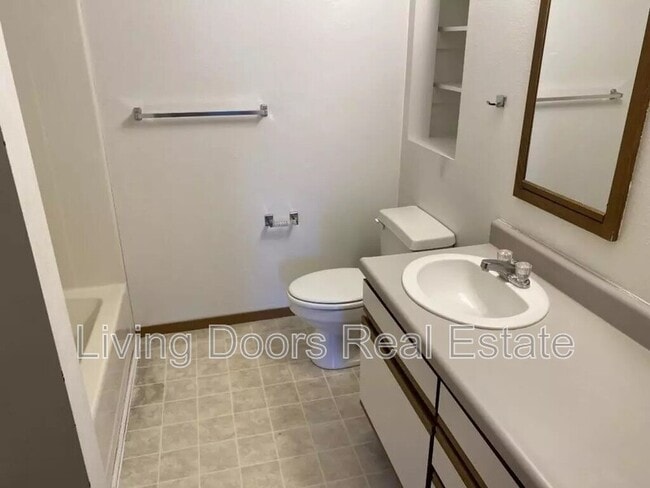 Building Photo - 603 S Washington St