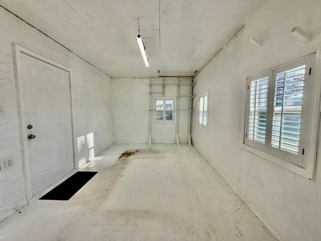 Building Photo - 723 Sailfish Dr