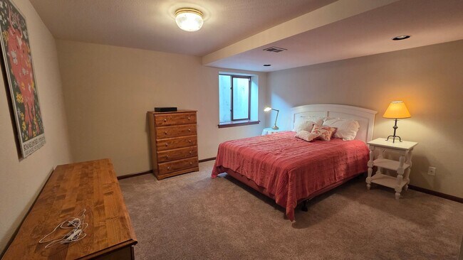 Building Photo - 7 bedroom 5 Bath Home In Desirable Boulder Location - Partially Furnished - 6 Month Lease Only