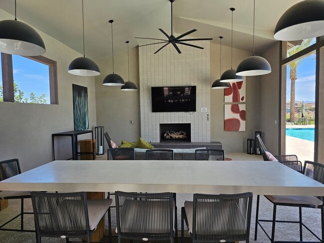 Building Photo - Wonderful new build with family fun amenities