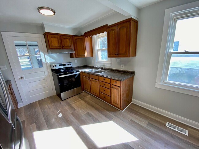 Building Photo - 4 Pafel Rd