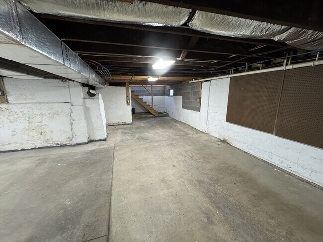 Building Photo - 355 Edella Rd