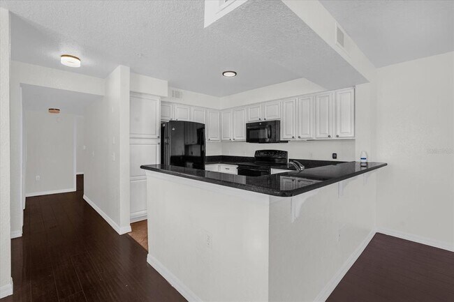 Building Photo - 13953 Fairway Island Dr