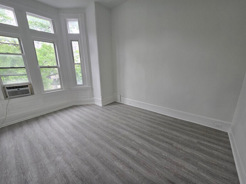 Building Photo - 359 Main St