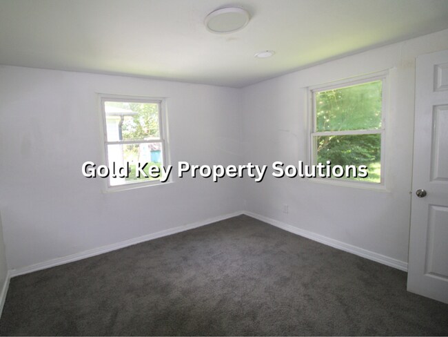 Building Photo - MUNCIE 3 BR 1 BA House with New Flooring and Paint (SECTION 8 APPROVED)
