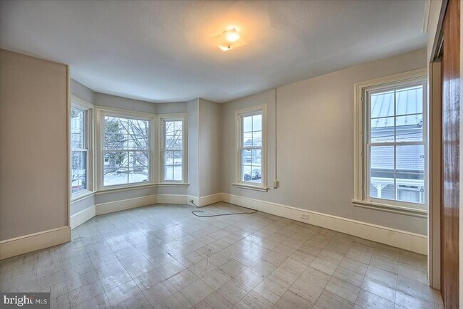 Building Photo - 413 W Louther St