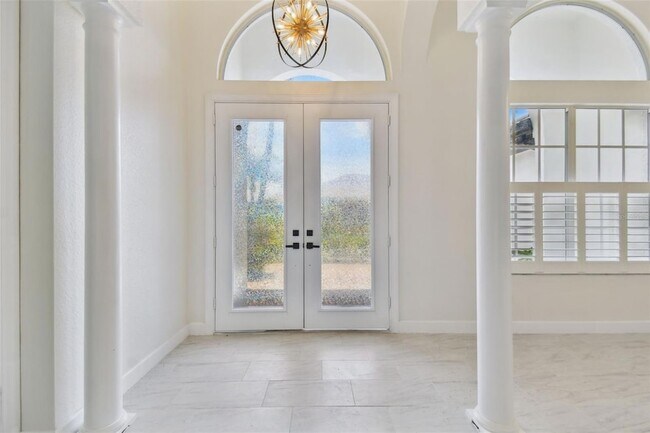 Building Photo - 13792 Long Lake Ln