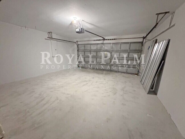 Building Photo - Newly Renovated 3BR/2BTH Fort Myers Home with Bright Layout & New Appliances