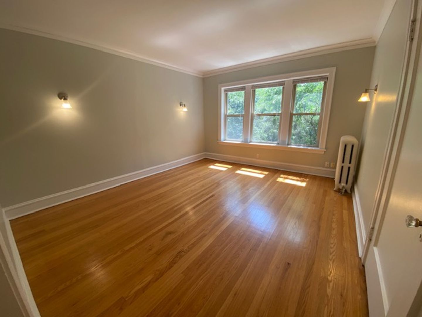 Building Photo - 1542 W Albion Ave