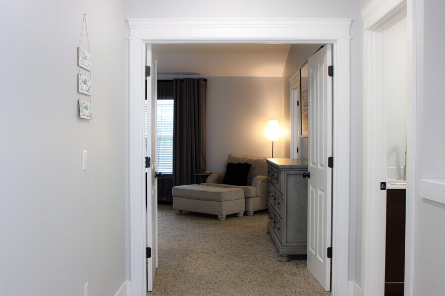 Building Photo - 7801 Rushmore Ave NE