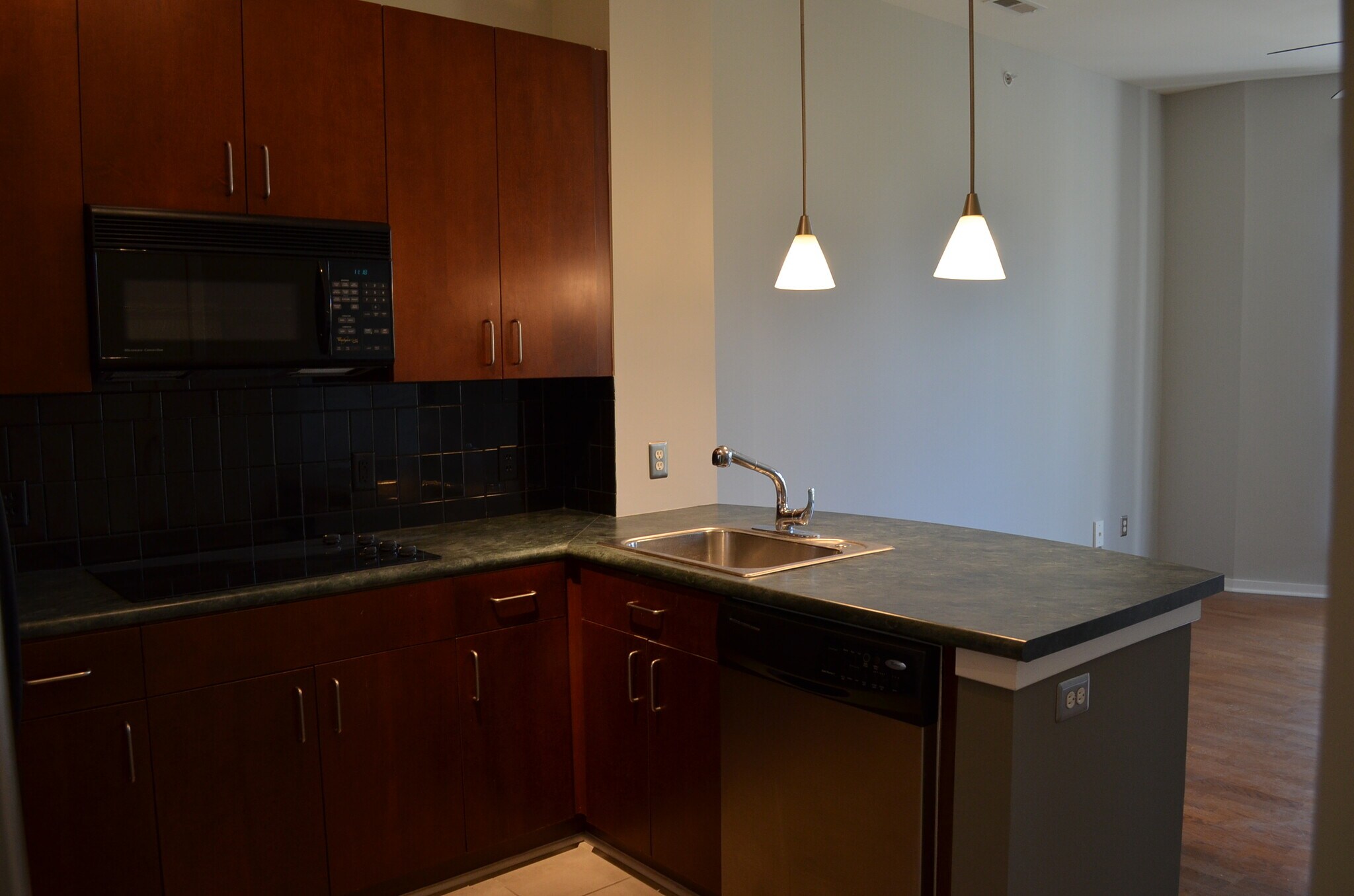 Building Photo - 2125 Southend Dr