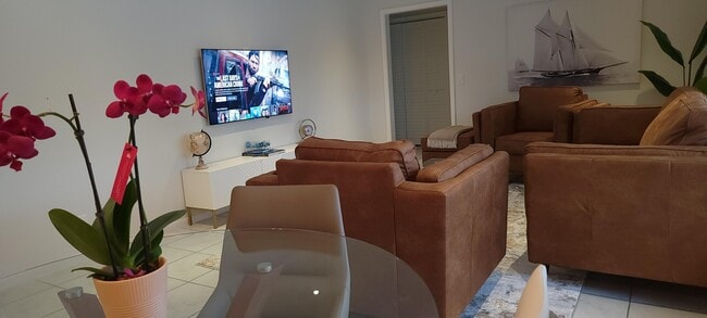 Building Photo - 1036 SW 26th Ave