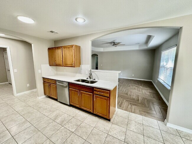 Building Photo - 6 Roessler Ln