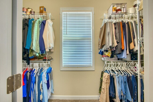 Building Photo - 328 Adobe Ln