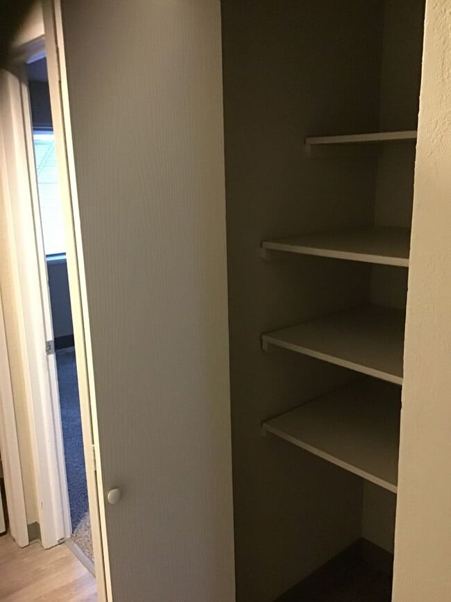 Building Photo - NO RENT TILL DECEMBER!! Ask for details.