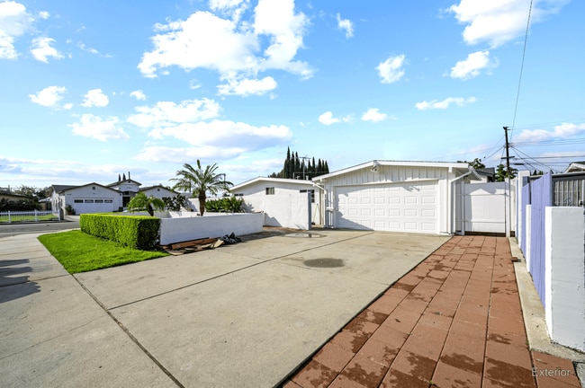 Building Photo - Showing Times: to schedule a viewing, please contact us