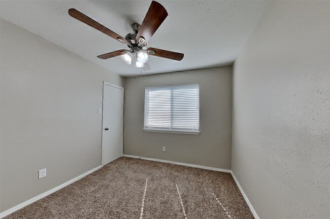 Building Photo - 17914 Autumn Hills Dr