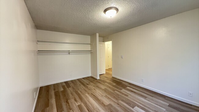 Building Photo - 2bd/1ba Apartment - W/S/G & Landscaping Maintenance Included!