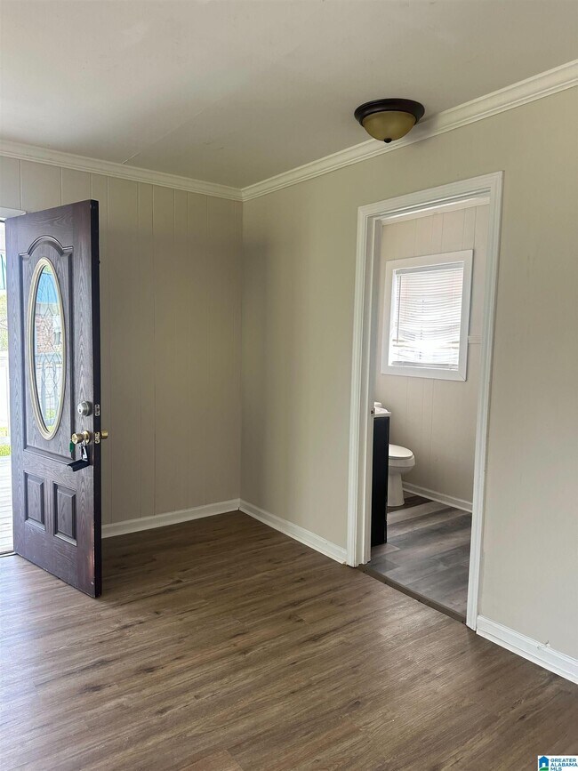 Building Photo - 114 N Main St