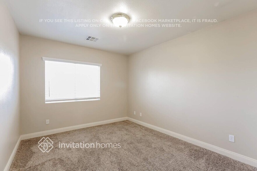 Building Photo - 10870 Fishers Island St