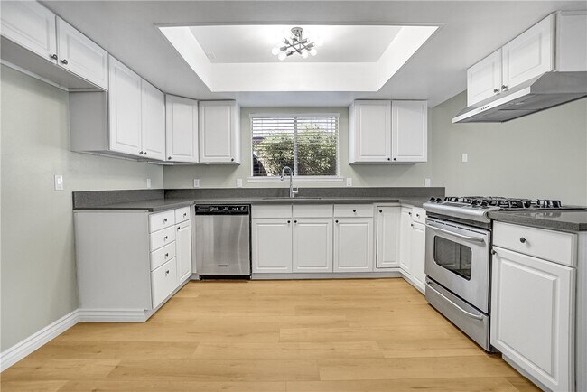 Building Photo - 44506 Sancroft Ave
