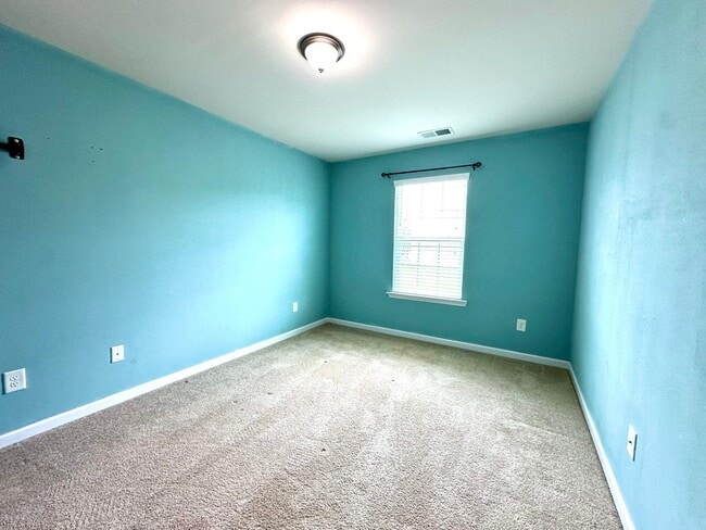Building Photo - 8019 Kelburn Ln