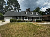 Building Photo - 4 Bedroom 2.5 Bath Home