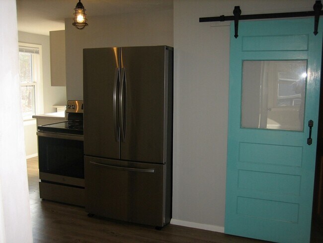 Building Photo - 706 Lancaster St