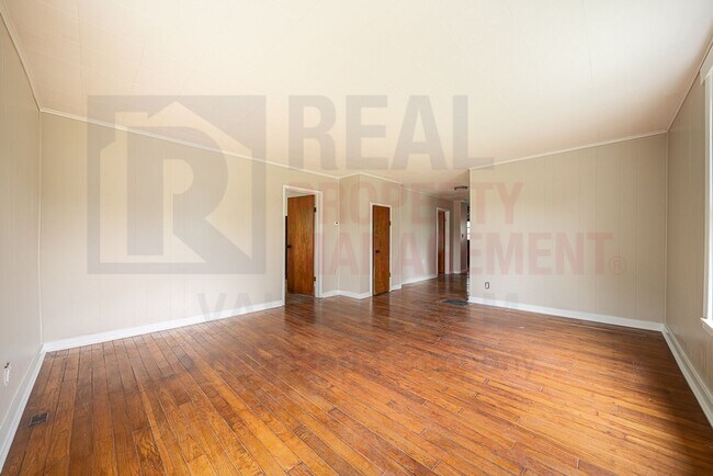 Building Photo - 5066 Newton Falls Rd